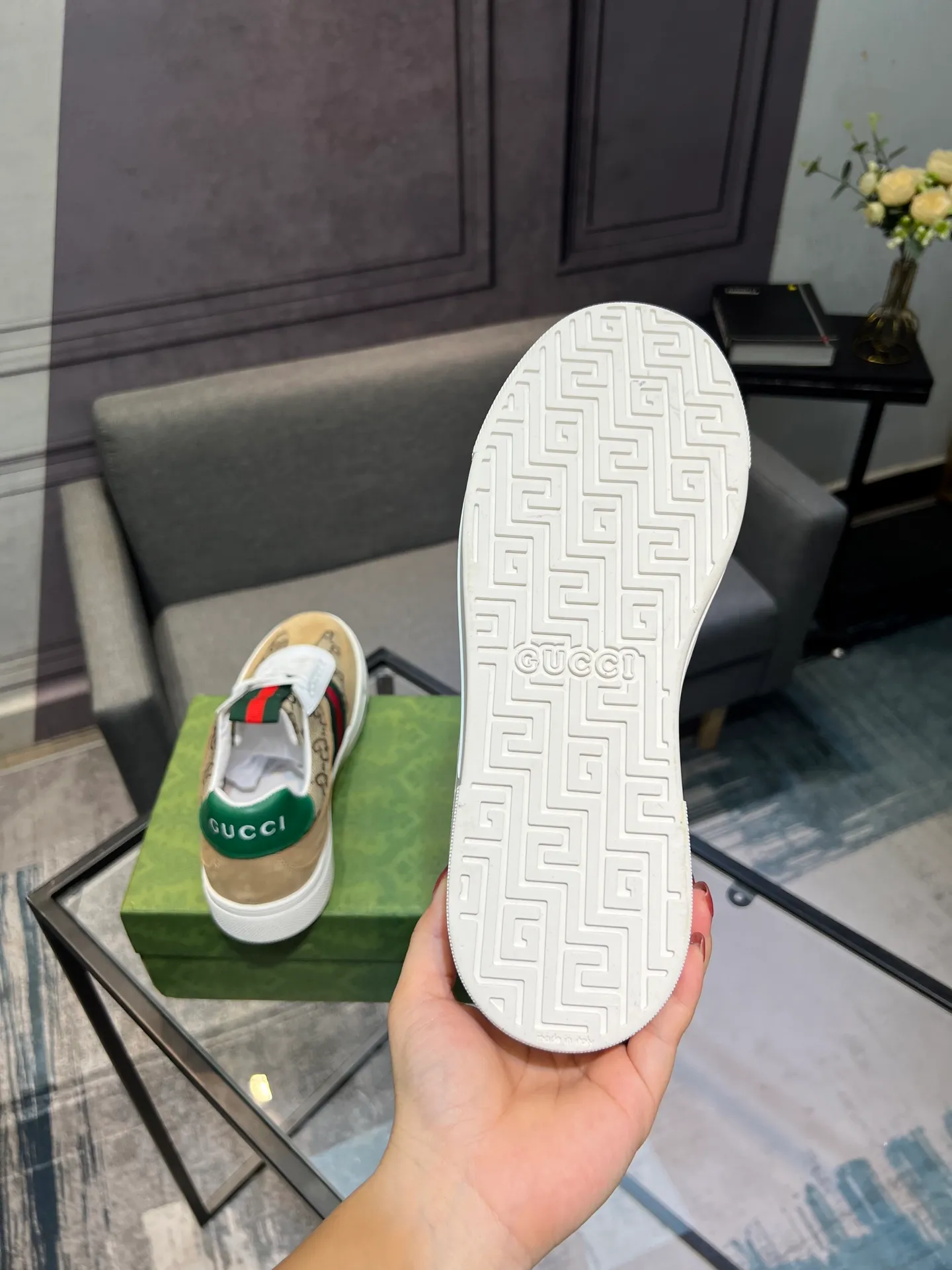 Men's Men's Shoes 💰440 Gucci Gucci's latest trendy shoes and casual shoes are popular in physical stores, new spring and summer comfortable imported custom original cowhide, unique jacquard fabric element design. With sheepskin lining, original bottom, 💪 details determine quality, you can enter and leave the counter at will, welcome to compare🇮🇹, code number 38-44 (45 customized)